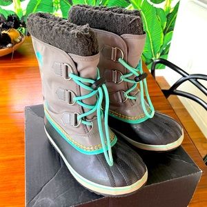 Sorel winter boots for girl size 3